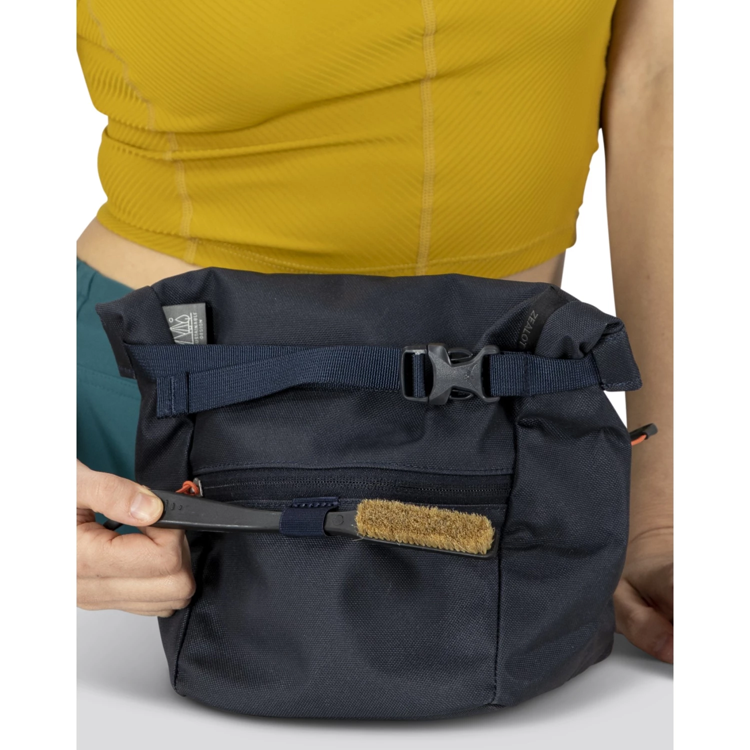 Osprey Zealot Boulder Chalk Bucket - Cetacean Blue Osprey Zealot Boulder Chalk Bucket - Cetacean Blue -Edelrid Shop osprey zealot chalkbucket 5 1256037 1